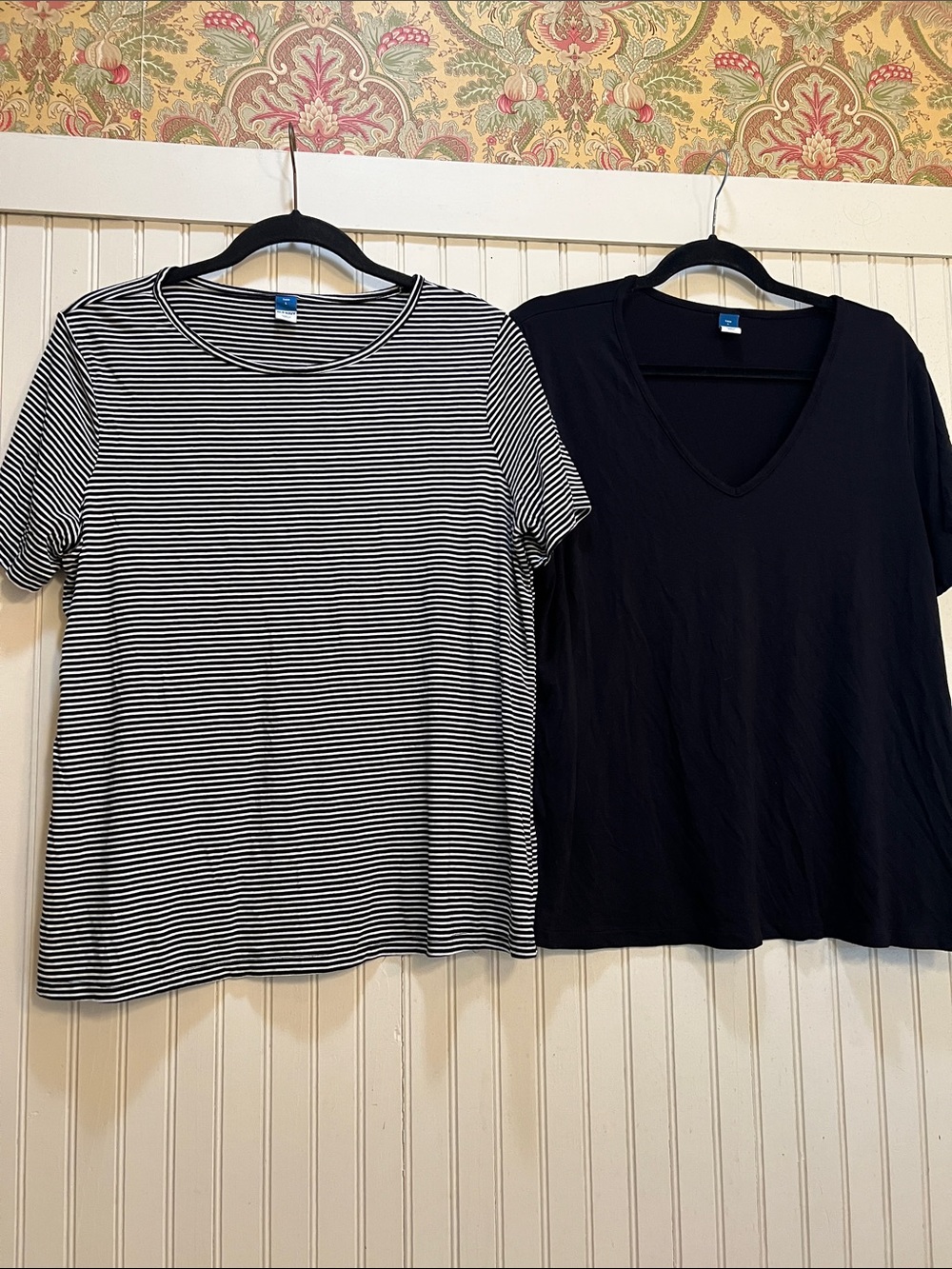 Old Navy Black & White Striped Crew Neck Tee